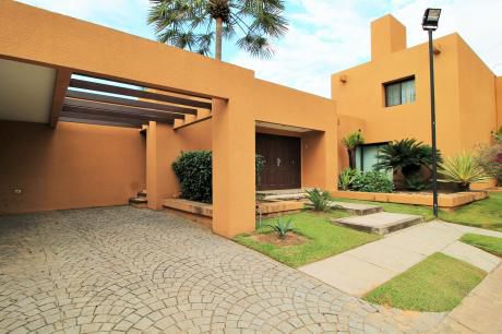 Alquiler Casa De 3 Dorm. Condominio La Hacienda 2