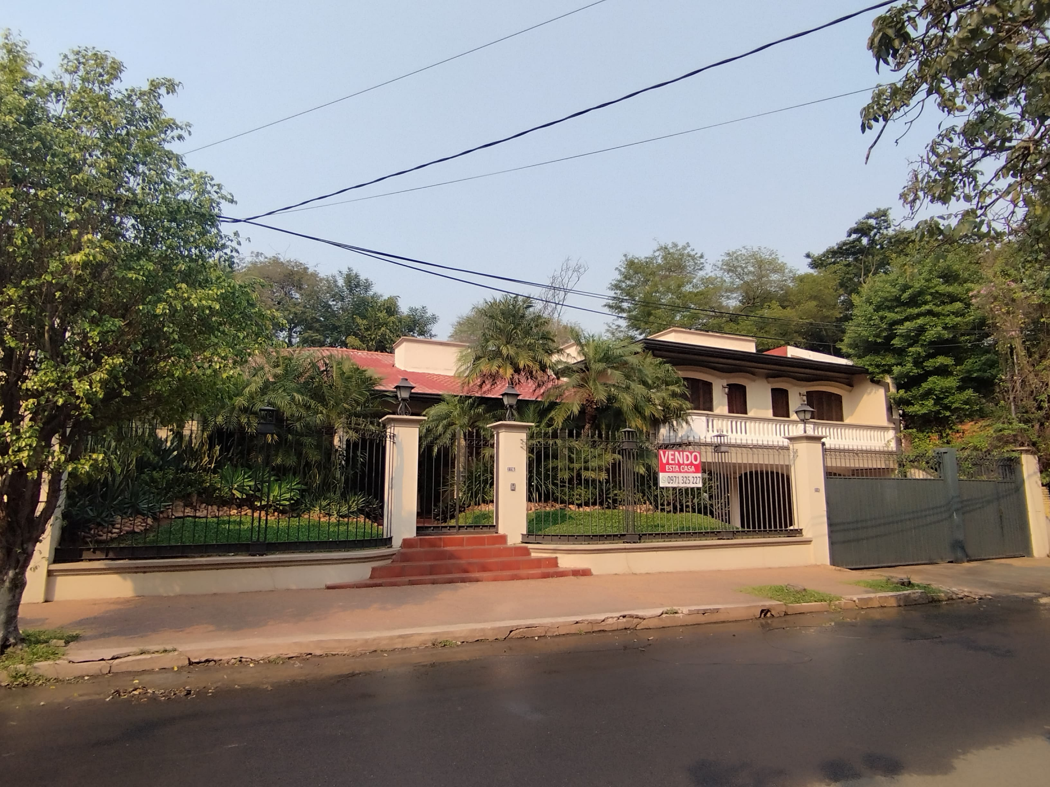 Oportunidad de Inversión en Villa Morra - Vendo Residencia, excelente ubicación — foto 2