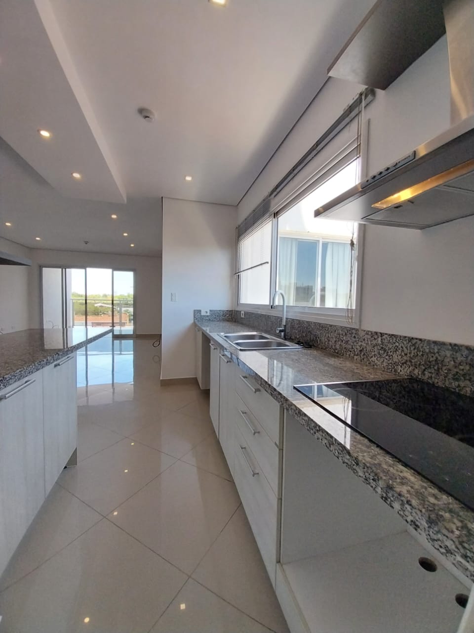 Alquilo Hermoso y Amplio Dpto de 2 Habit en Villa Morra — foto 3