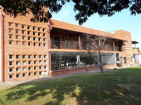 Terreno En Venta De Uso Vivienda Zona Sur Oeste Con Edificaciones