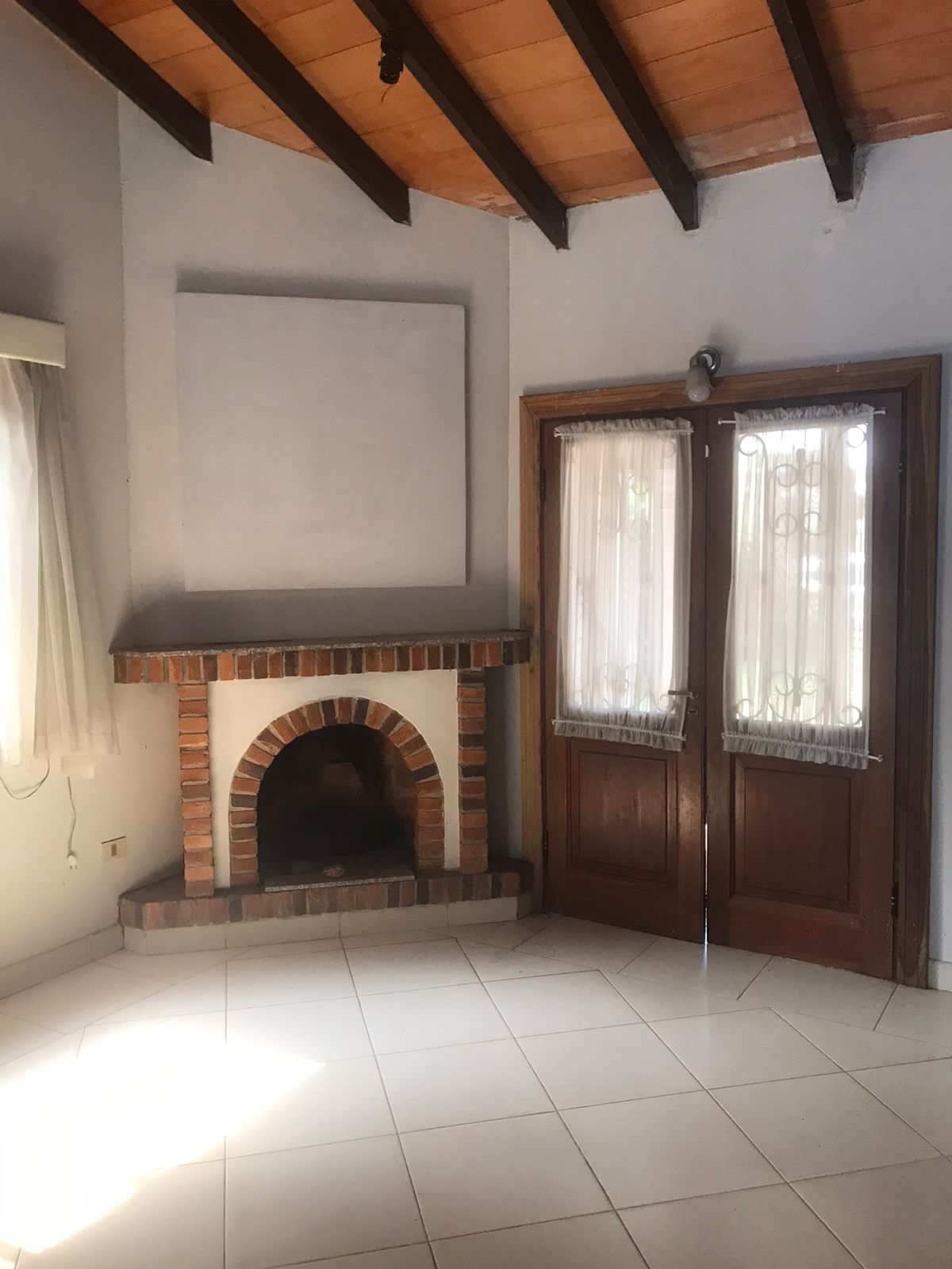VENDO HERMOSA CASA EN LUQUE ZONA CONMEBOL. Cod 059 — foto 2