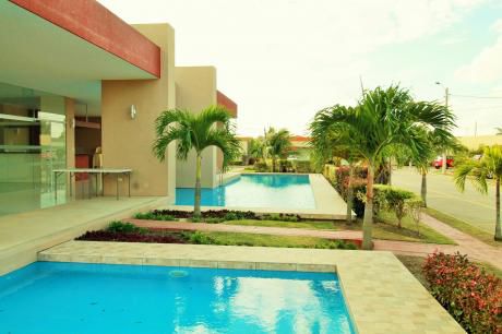 En Venta Casa 4 Dorm. Cond. Miró - Remanso
