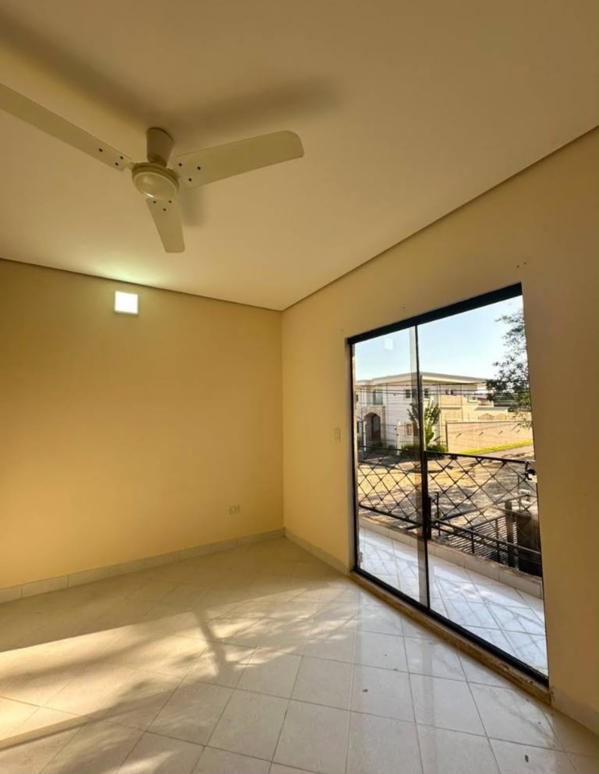 ALQUILO DÚPLEX EN ESQUINA EN BARRIO LAS GOLONDRINAS — foto 3