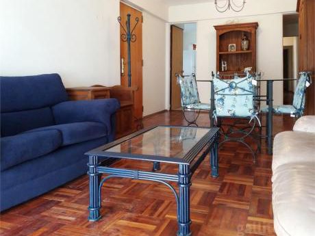 Amueblado, A Pasos De Tres Cruces! Hermoso, Amplio. 2 Dorm 2 Baños!