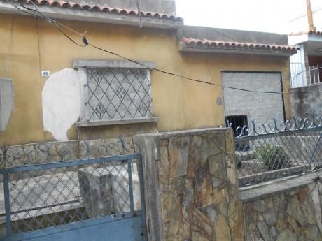 Muy Buena Propiedad A Reciclar + Apartamento