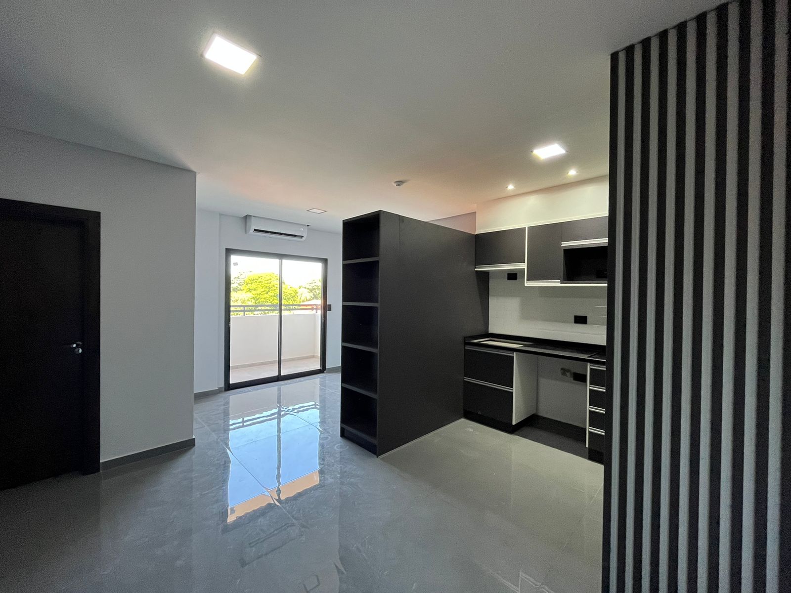 Inversión Estratégica: Moderno Loft de Un Dormitorio con Ubicación Premium Frente a la UNA, San Lorenzo — foto 2