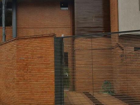Alquilo Duplex En Esquina Barrio Mburucuya