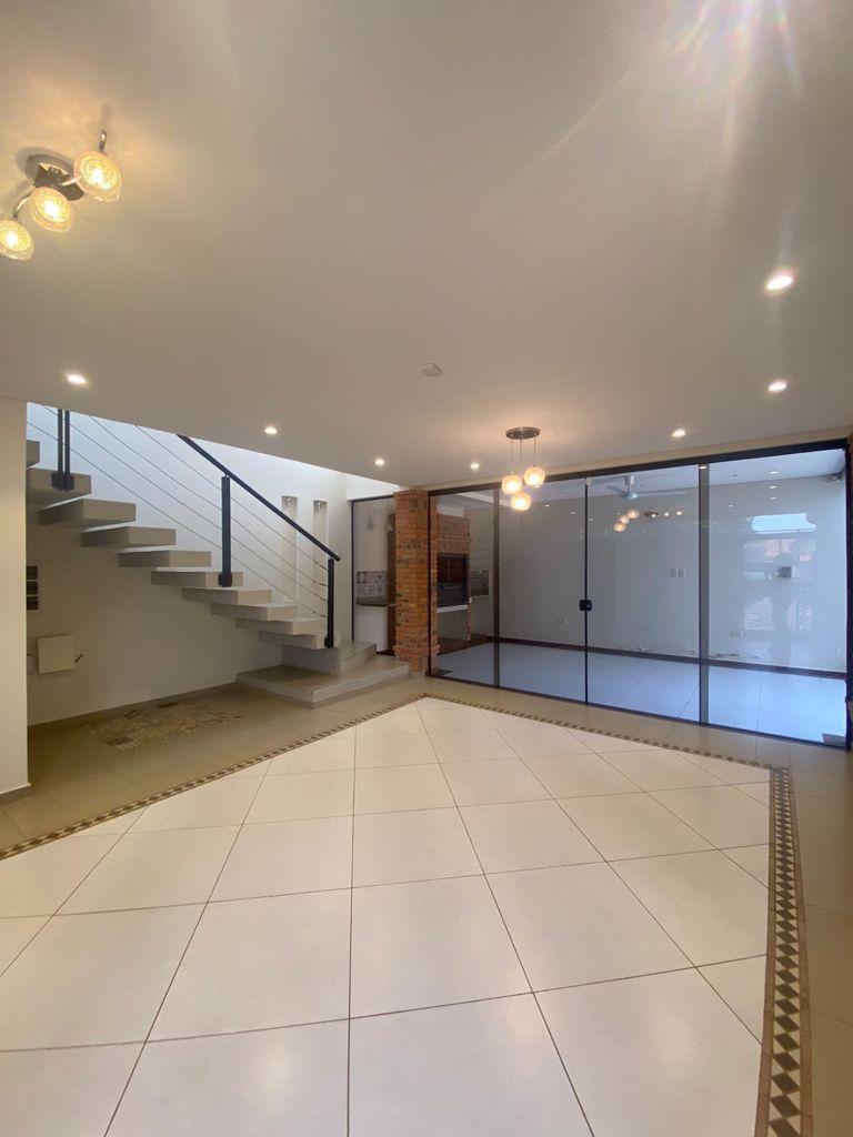 Alquiler De Amplio Duplex En Barrio Villa Adela - Luque — foto 3
