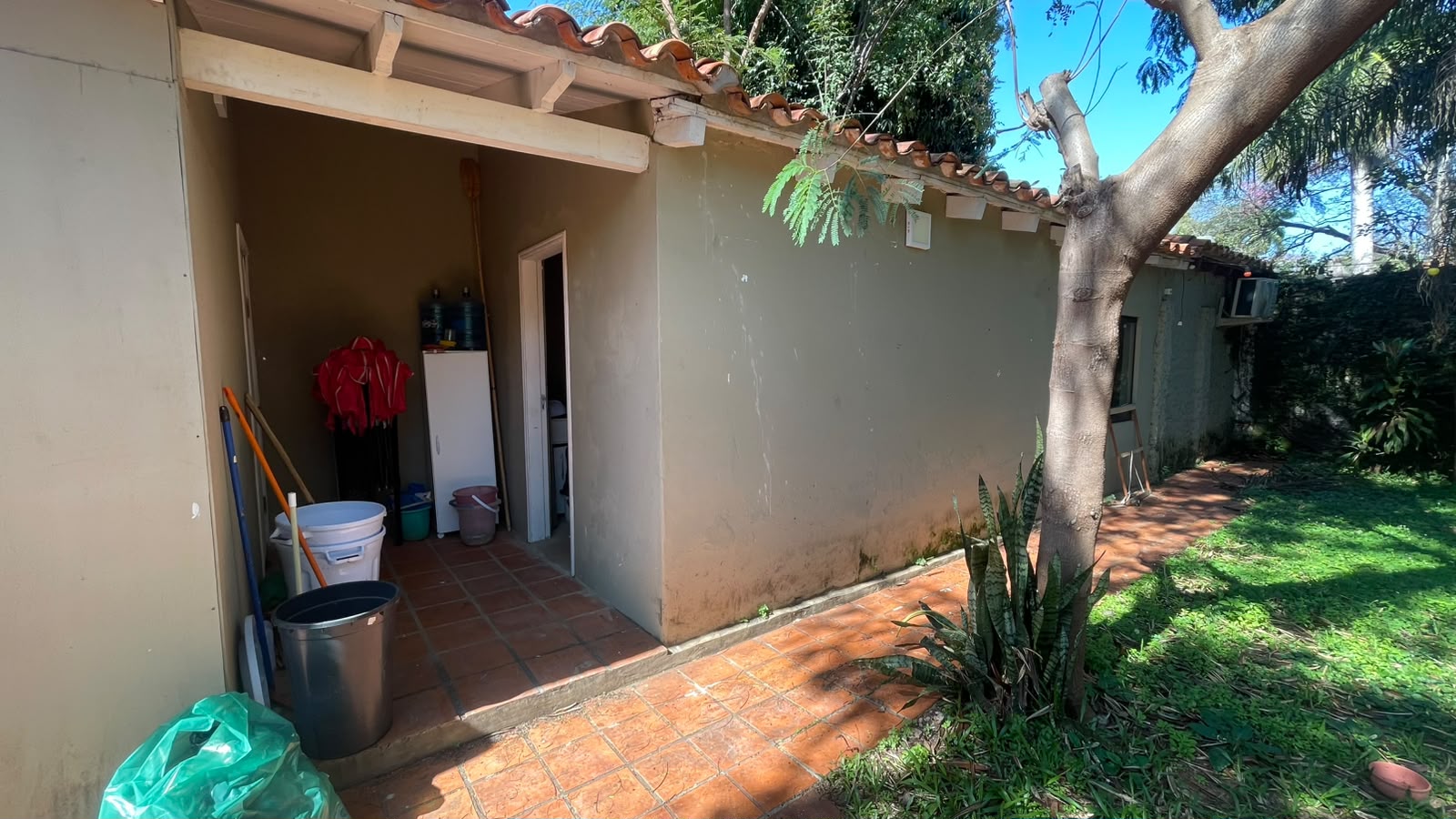 Alquilo casa para empresas, clinicas en Los Laureles — foto 2