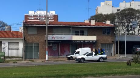 Excelente Construcción Con Garage