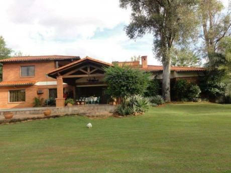 Vendo Amplia Casa En Luque De 1200 Mts2