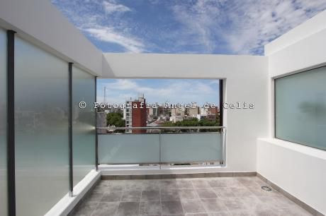 Apartamento 1 Dormitorio, último Piso, Excelentes Vistas. Excepcional Calidad.
