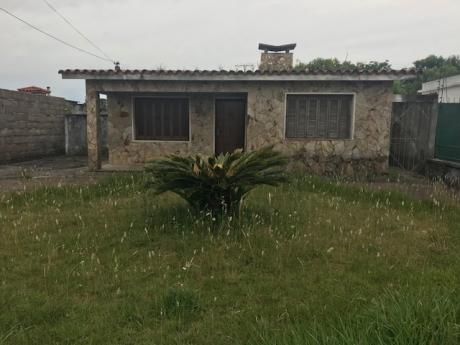 Casa De 3 Dormitorios Y Gran Terreno