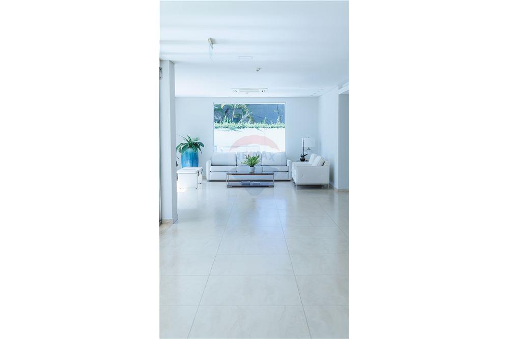 Fino Departamento de 223 mts2 en Villamorra — foto 2