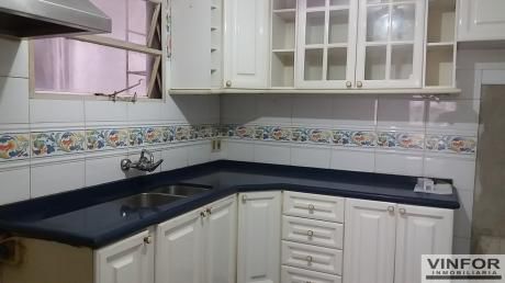 Apartamento Al Frente Muy Céntrico Con Renta
