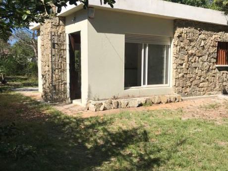 Casa De 1 Dormitorio Con Gran Fondo!