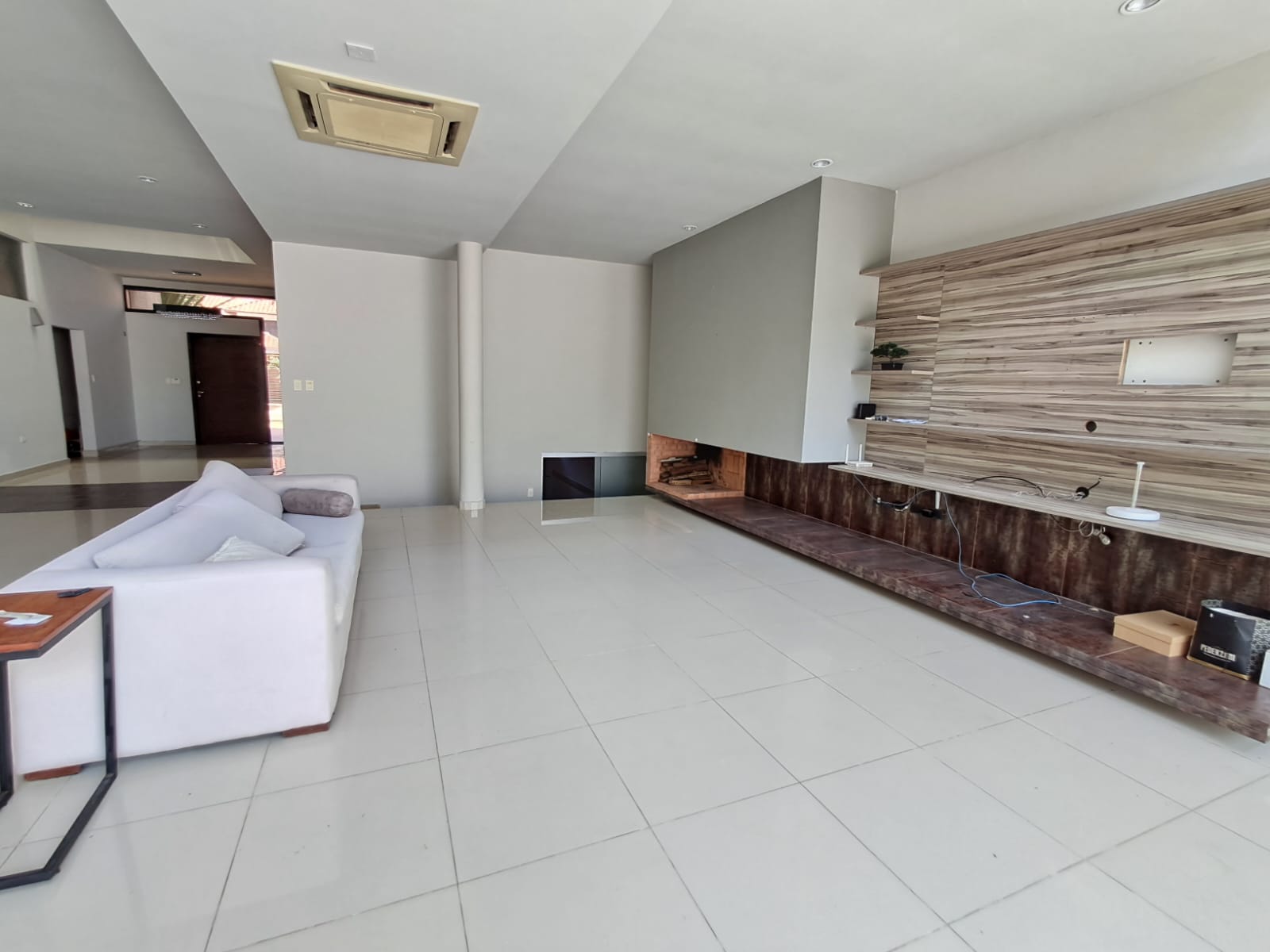 Alquilo hermosa y amplia Residencia en Mburucuya — foto 3