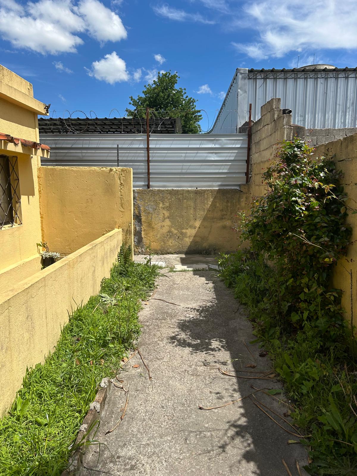 Apto Tipo Casa Al Fondo En Avda Lezica 6685 De Un Dormitorio , Fondo . · Foto 9