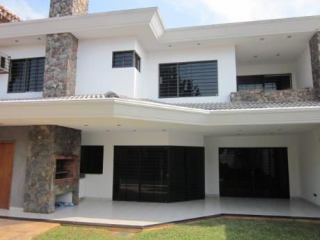 Se Vende Casa De 4 Dormitorios En Suite, En Barrio Carmelitas