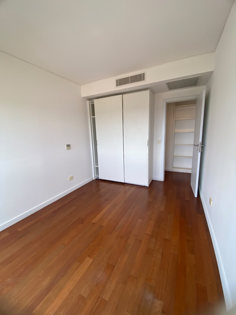 ALQUILO DEPARTAMENTO DE 3 HABITACIONES EN BARRIO YCUA SATI — foto 3