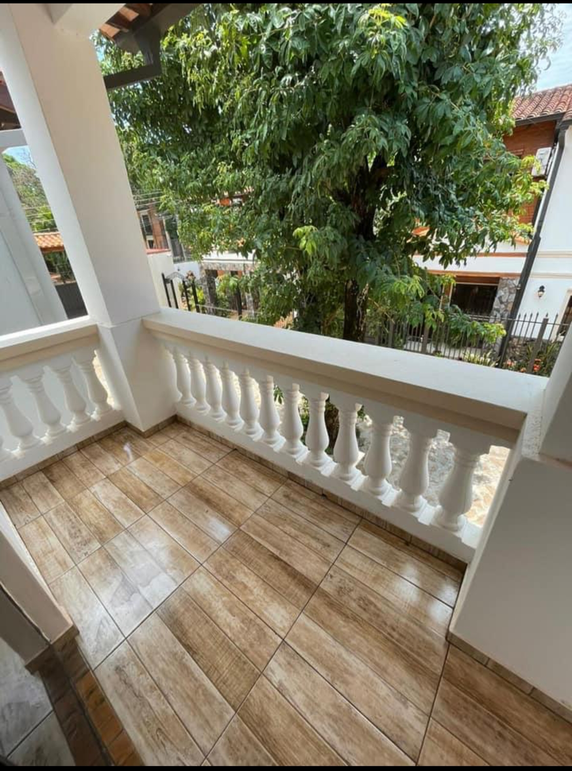 Alquilo Casa Con Piscina En Barrio Privado En Luque  En 7.400.000 Gs / Mes — foto 3