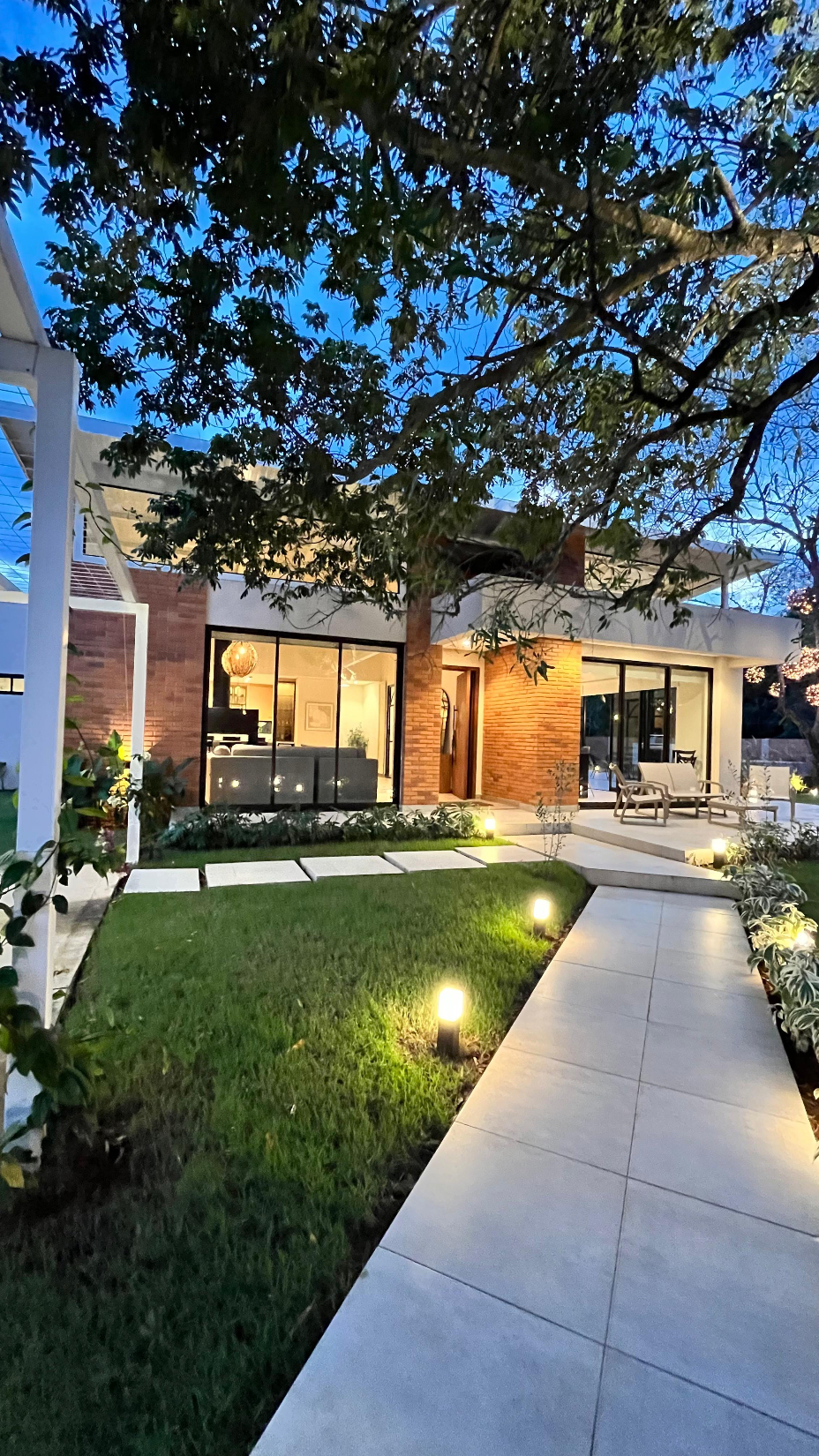 SAN BERNARDINO - EN VENTA, HERMOSA CASA DE 4 DORMITORIOS — foto 3