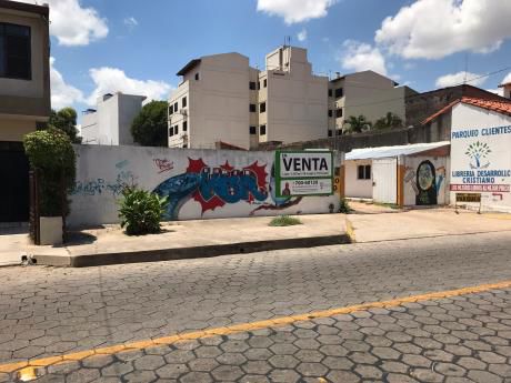 Terreno En Pleno Centro Sobre C/mercado