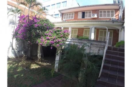 Alquilo Amplia Residencia Sobre Avda. Mcal López
