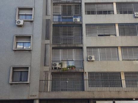 Apto. Cordón Norte, Muy Amplio 2 Dorms.+ Serv. 2 Baños.piso 6