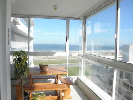 Primera Linea De Playa Brava, Generosa Planta 3 Dormitorios + Servicio