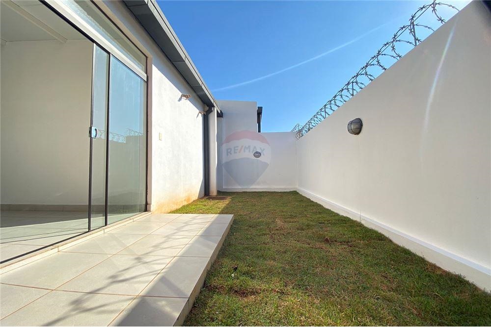 chalet a estrenar Bº Laurelty — foto 3