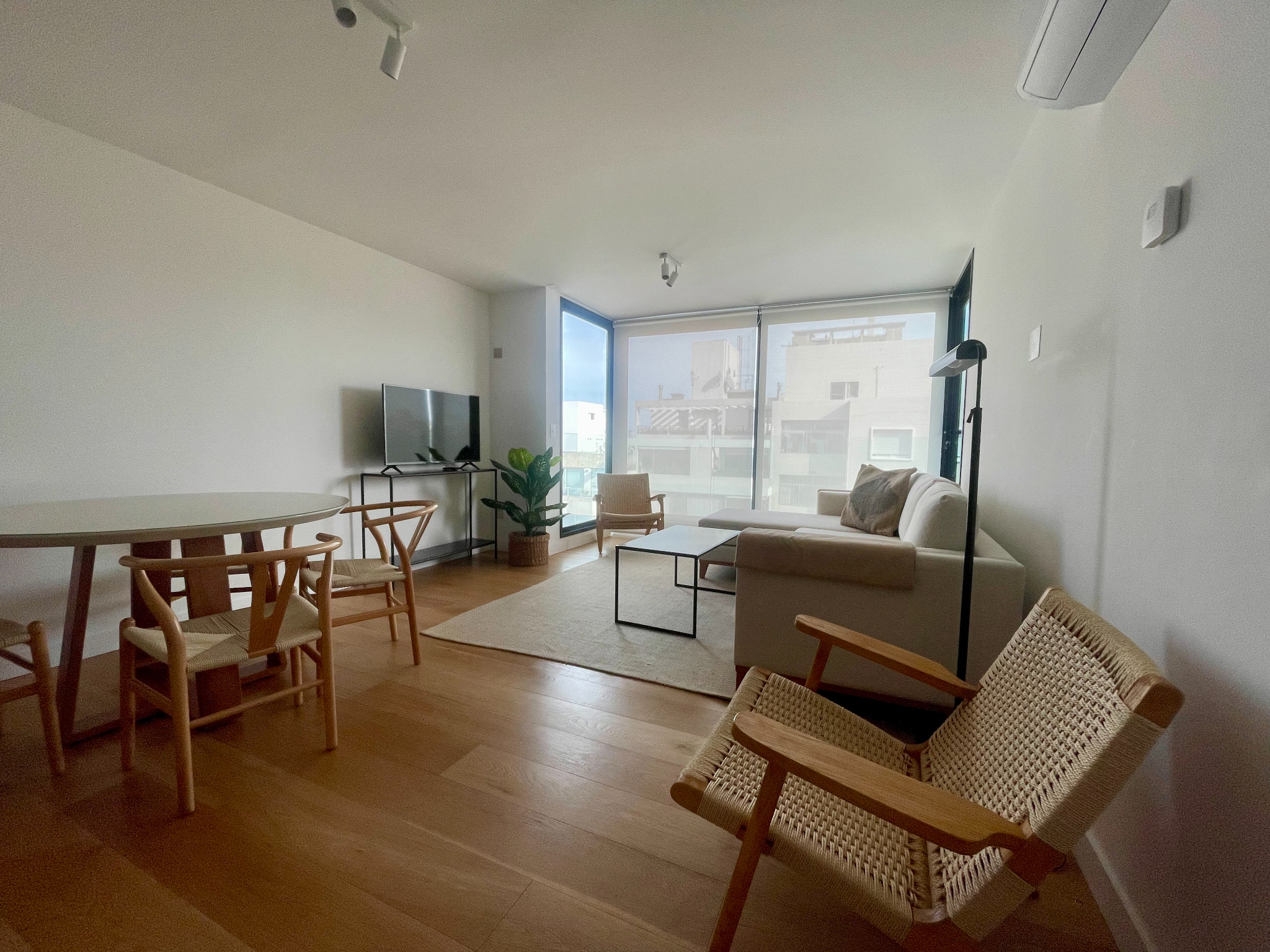 Amoblado Apartamento De 2 Dormitorios Villa Biarritz.