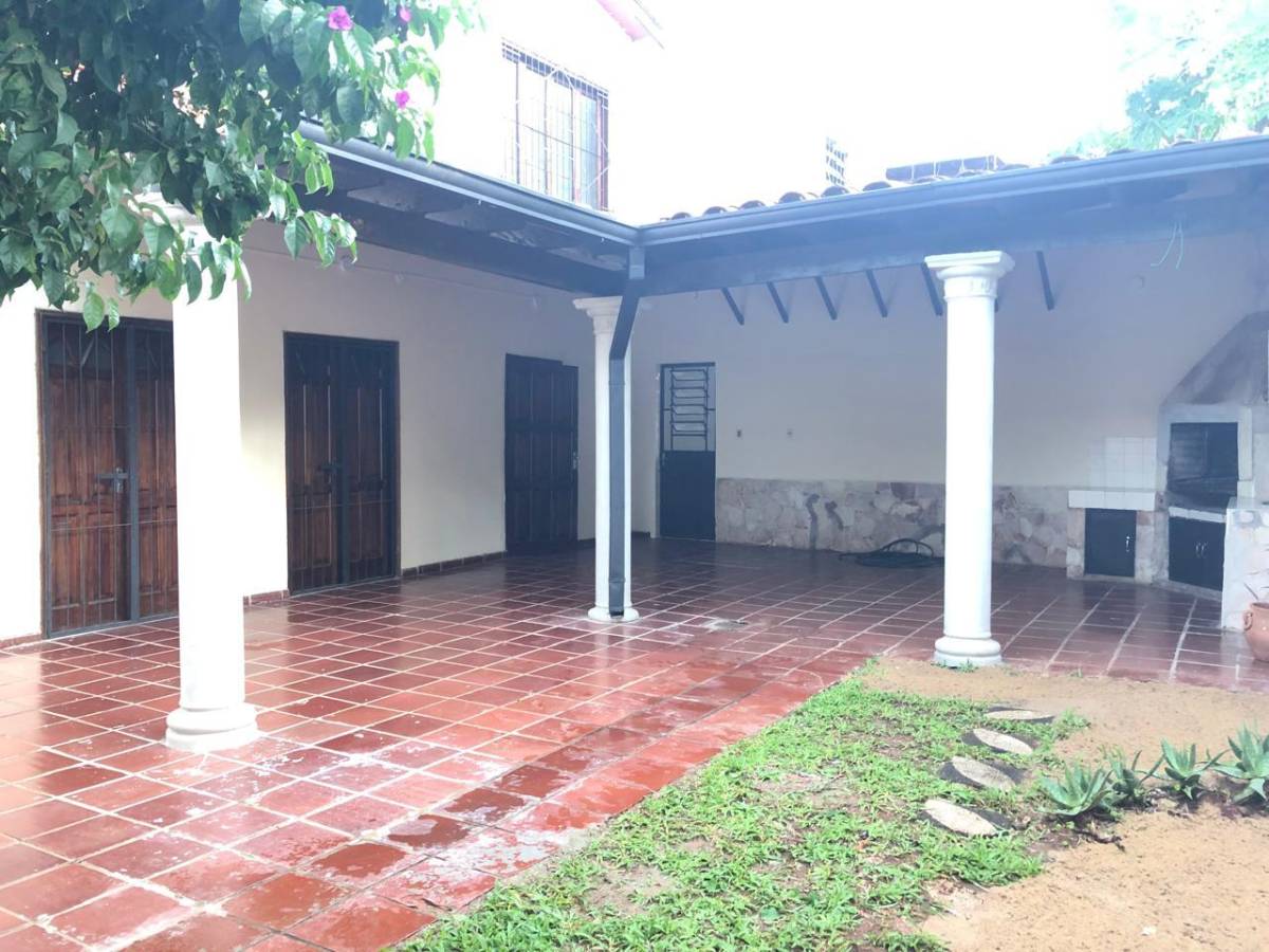 ¡Alquilo amplia casa en Luque, Barrio Laurelty! — foto 2
