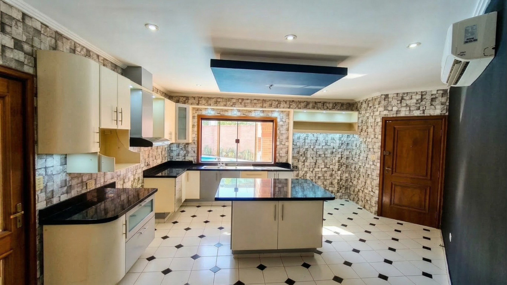 VENDO CASA EN BARRIO LAS LOMAS — foto 2