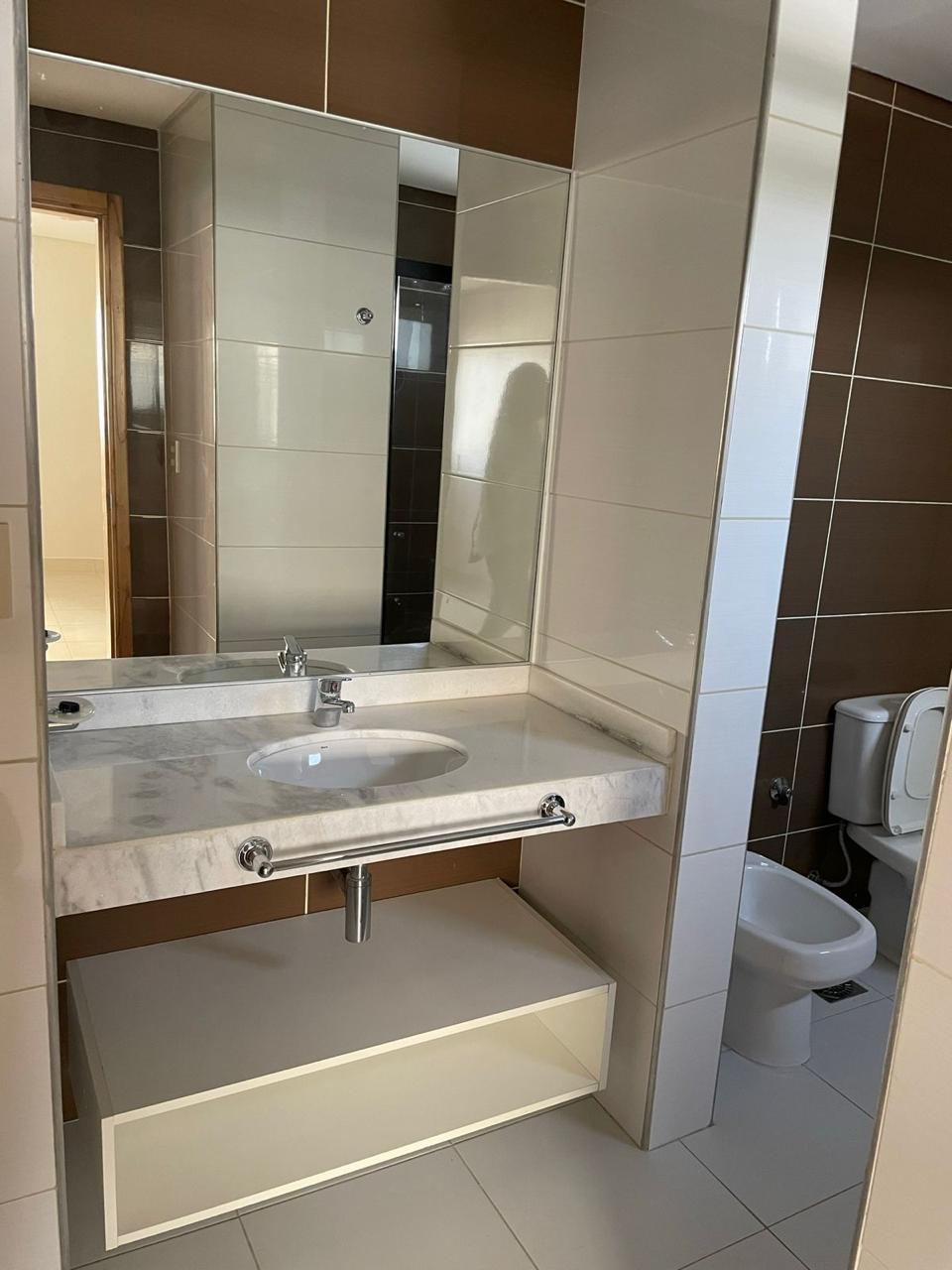 Alquilo Hermoso Dpto de 3 Habit en Suite en Mburucuya. — foto 2