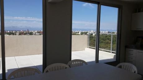 Monoambiente Frente A Parque Batlle, Cercano A Universidades