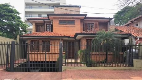 Espaciosa Residencia Para Oficinas, A Sólo 3 Cuadras Del Shopping Del Sol