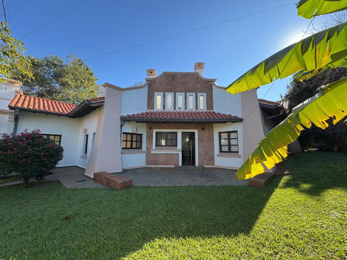 VENDO IMPONENTE RESIDENCIA CON AMPLIO PATIO EN HERNANDARIAS — foto 3