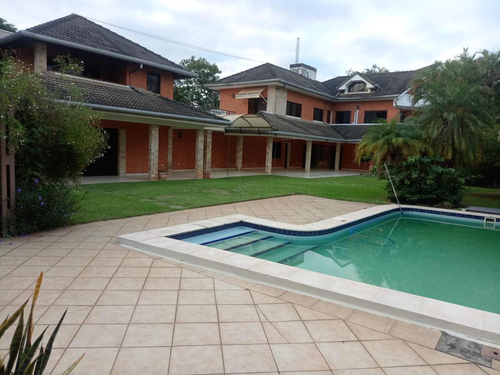 Casa en alquiler en Ycuá Satí