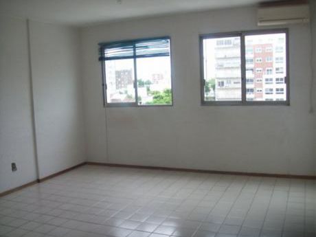 Precioso Monoambiente De 35 M2 - Piso Alto - A 2 De La Rbla.