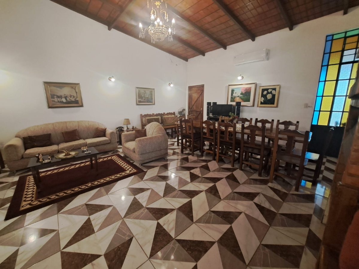 Vendo Casa en Mariano Roque Alonso | 3 Dormitorios | 800 m² | USD 180.000 — foto 2