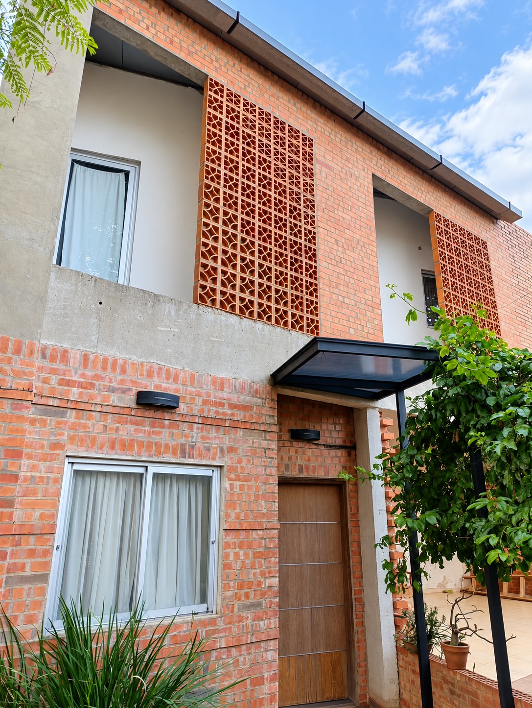 VENDO CASA EN ESQUINA EN EL CENTRO DE VILLA ELISA - foto 4