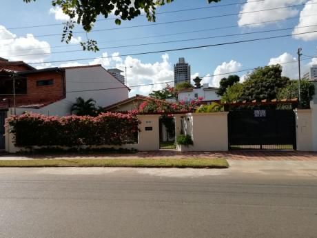 Alquilo Casa En Ykua Sati - Zona Wtc, La Galería