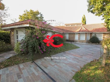 Casa En Venta En Carrasco. Ref: 1174-zz