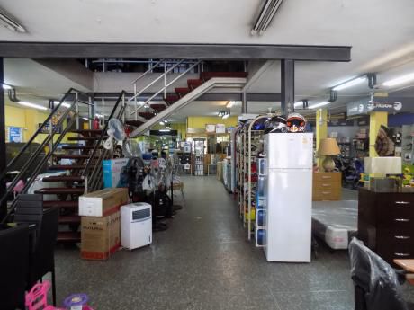 Vendo Amplio Y Funcional Local Comercial En Zona Prado Capurro - Millán Y Castro