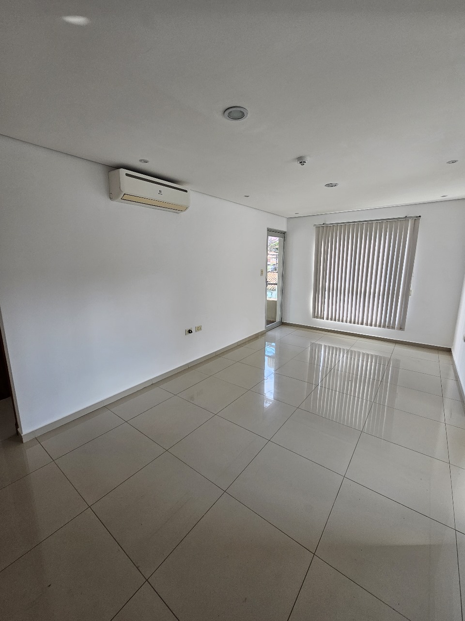 Vendo o Alquilo Departamento De 2 Dormitorios En Barrio Jara - Edificio Florida — foto 2