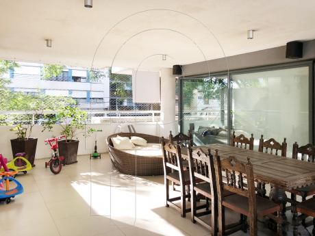 Muy Linda Planta Con Espectacular Terraza Integrada.