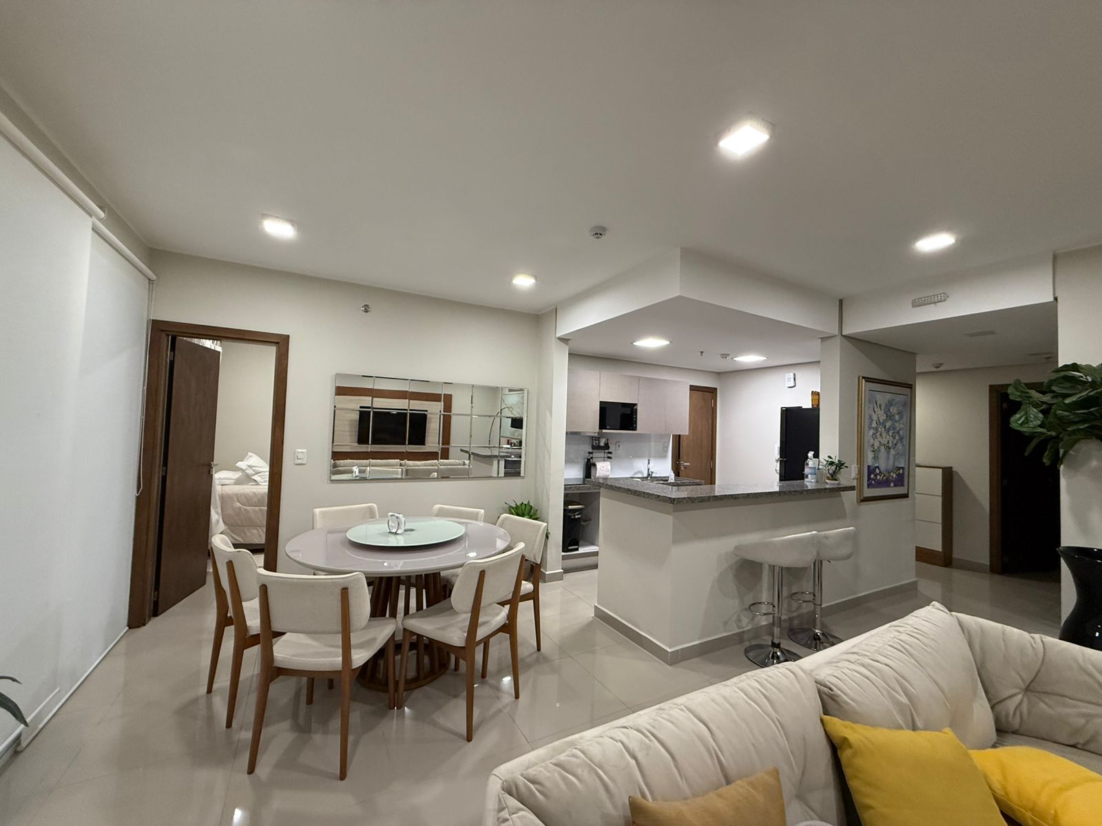 Alquilo Moderno Dpto Amoblado de 3 Habit en Suite en Villa Morra — foto 2