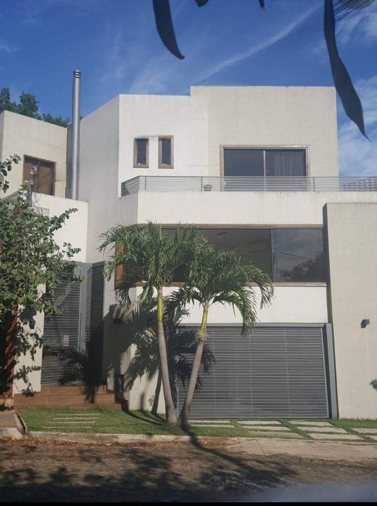 Casa en alquiler en Ycuá Satí