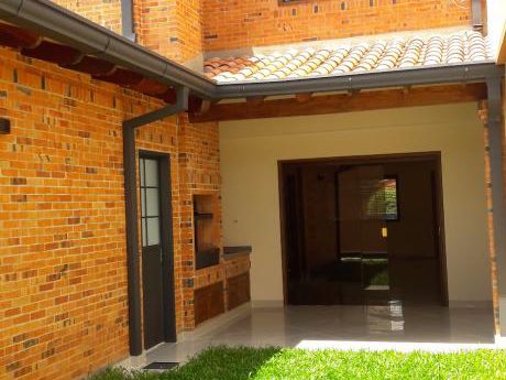 A Estrenar !!! Bello Duplex En Mburucuya Con Piscina